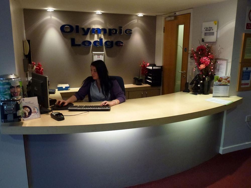 The Olympic Lodge Aylesbury  Kültér fotó