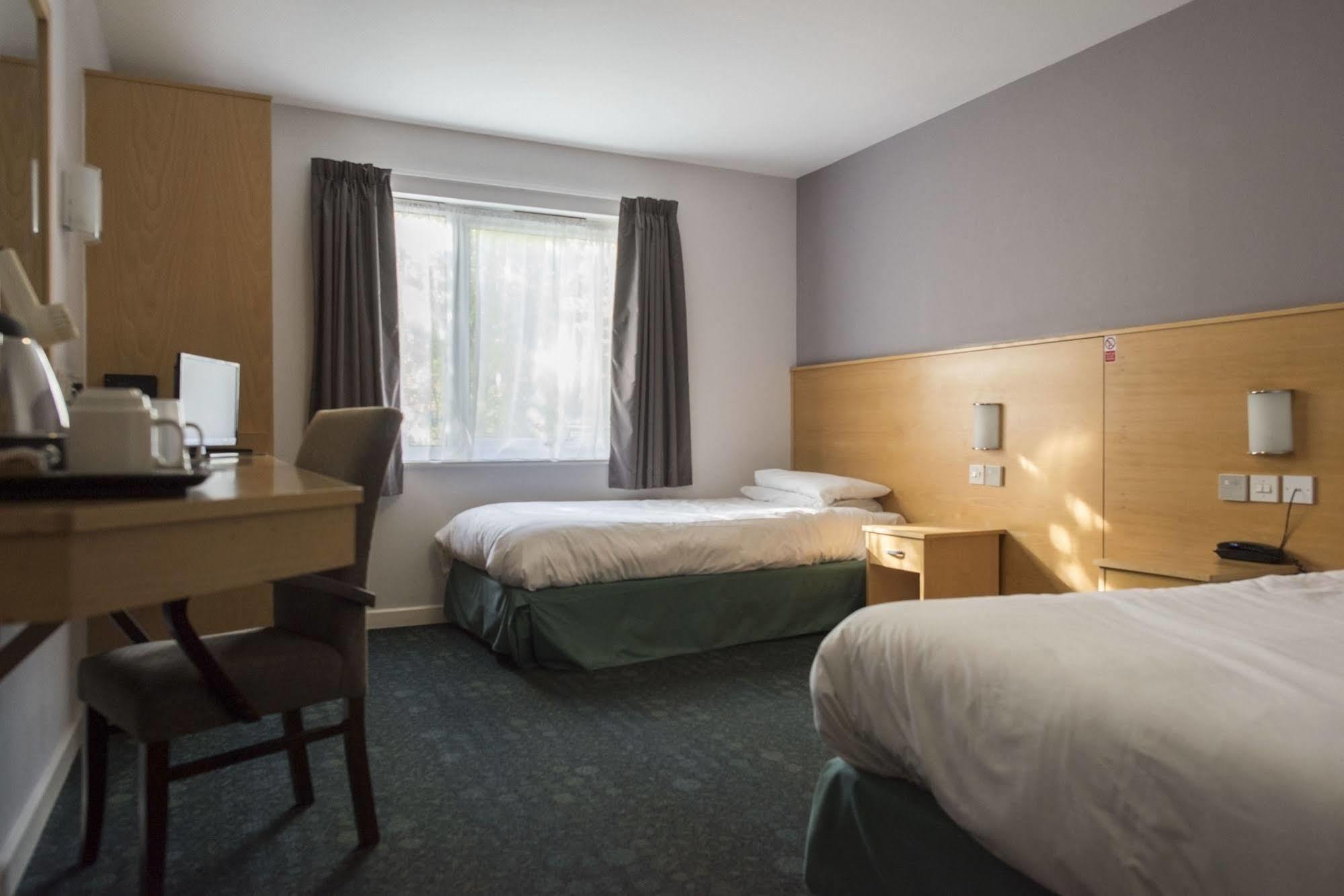 The Olympic Lodge Aylesbury  Kültér fotó