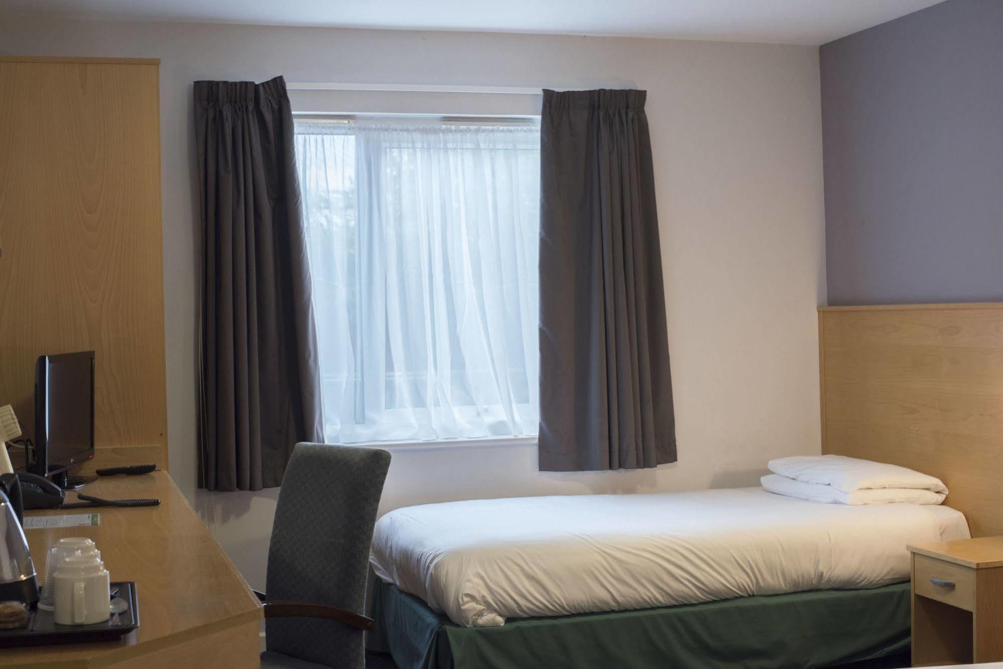 The Olympic Lodge Aylesbury  Kültér fotó