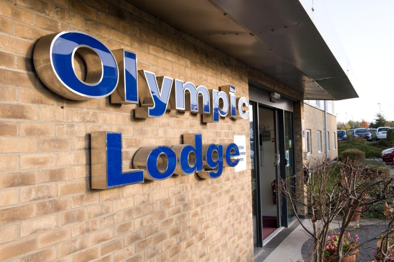 The Olympic Lodge Aylesbury  Kültér fotó